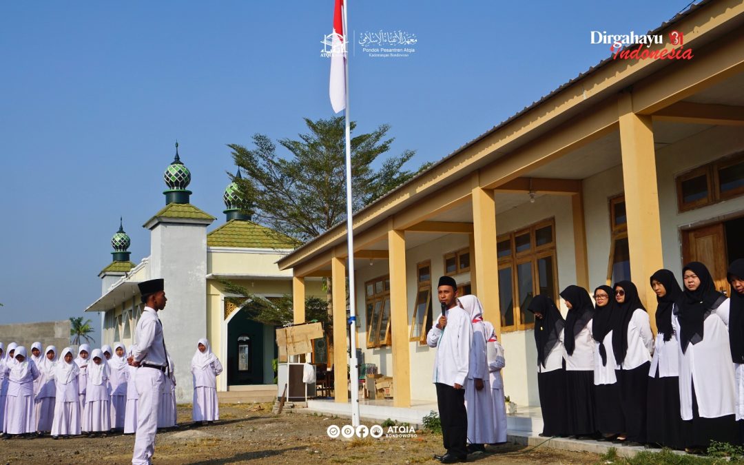 Semarak HUT RI ke-81, ATQIA Bondowoso Gelar Upacara dan Lomba Kreatif